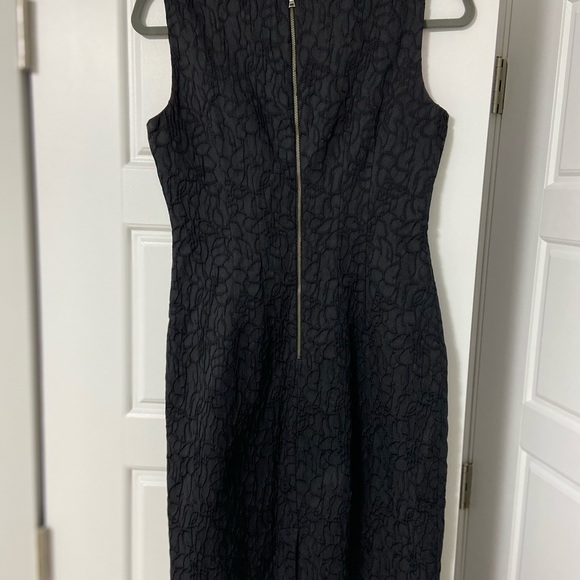 Elegant black Tahari sheath dress - Picture 3 of 4